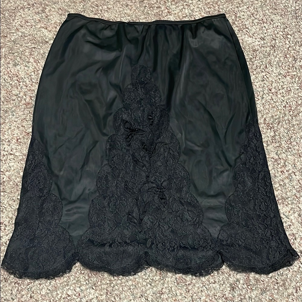 Vintage scalloped hem Black Lace slip